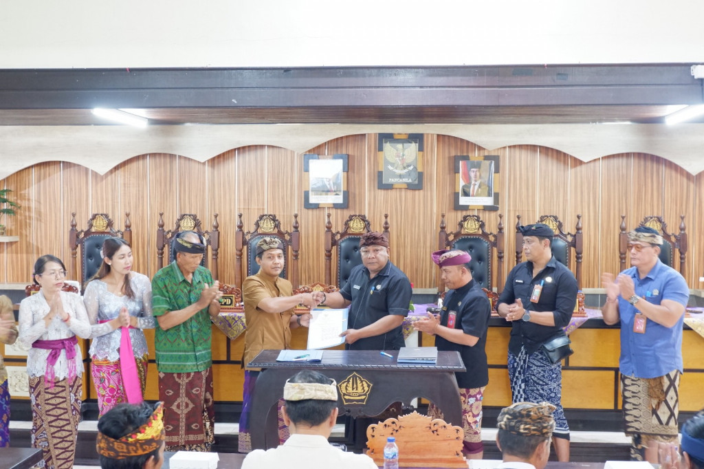 Pengukuhan dan Serah Terima Jabatan Kelian Banjar Dinas Tingas